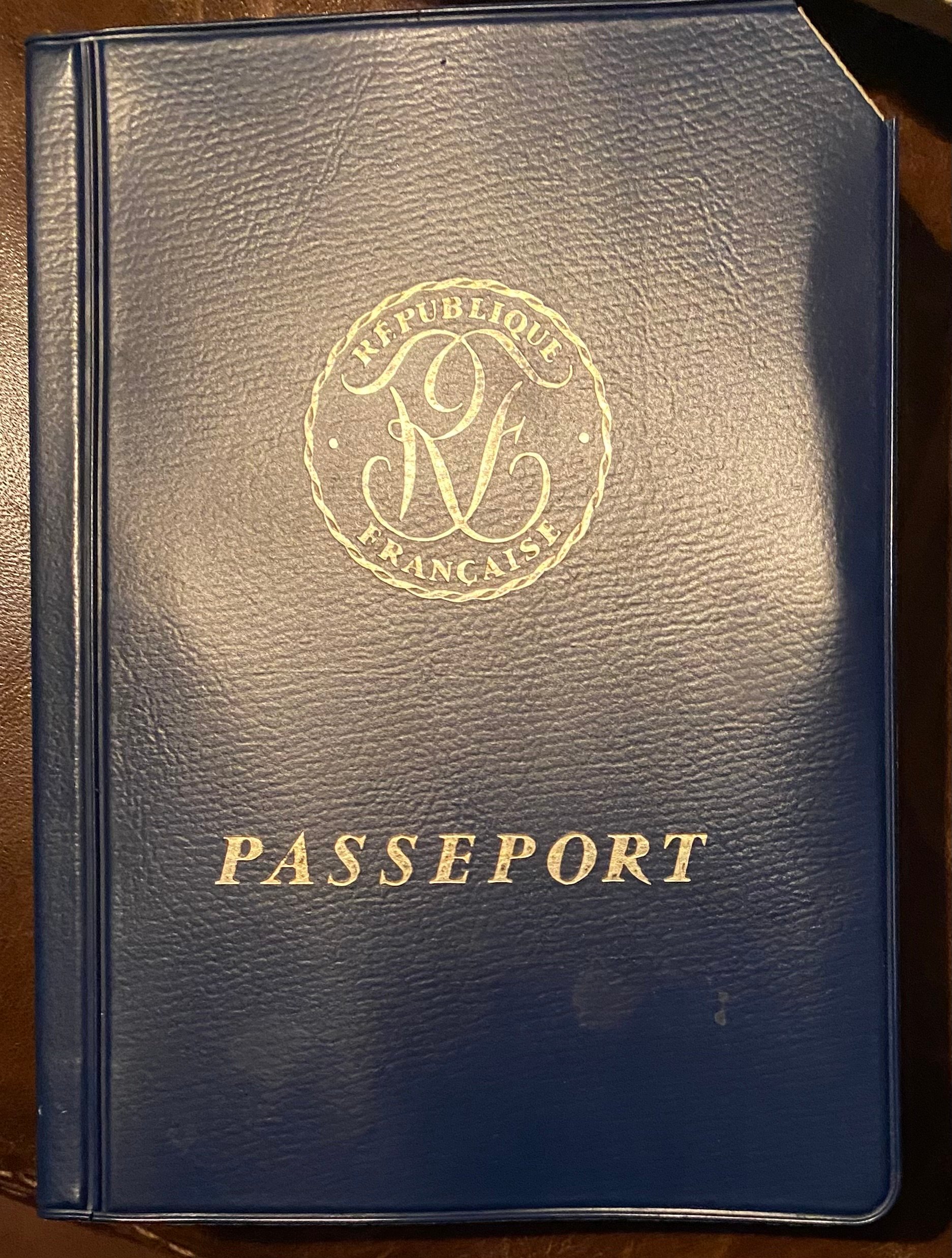 프랑스 여권(대피의 상징)