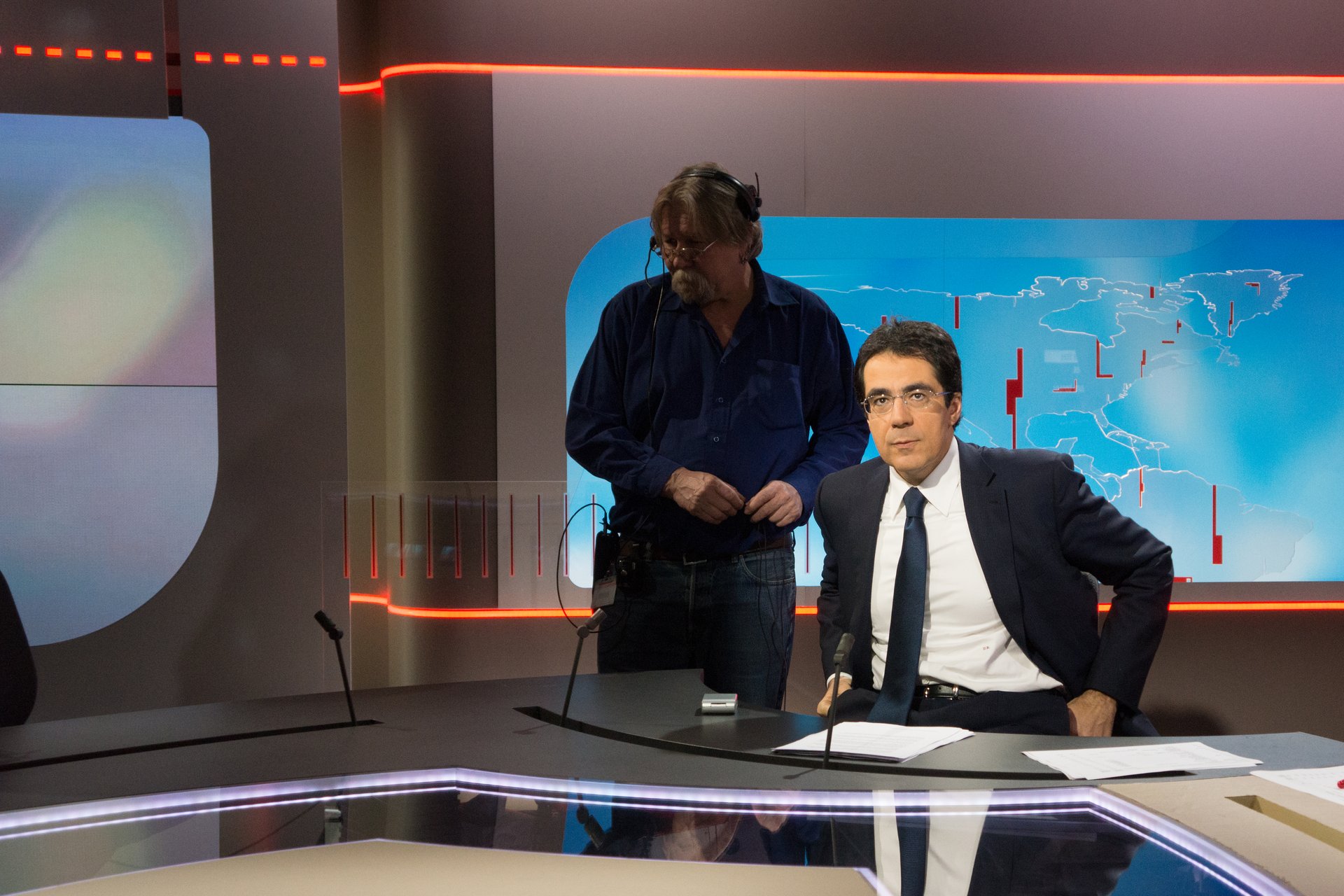 TV 스튜디오(뉴스 제작 현장)