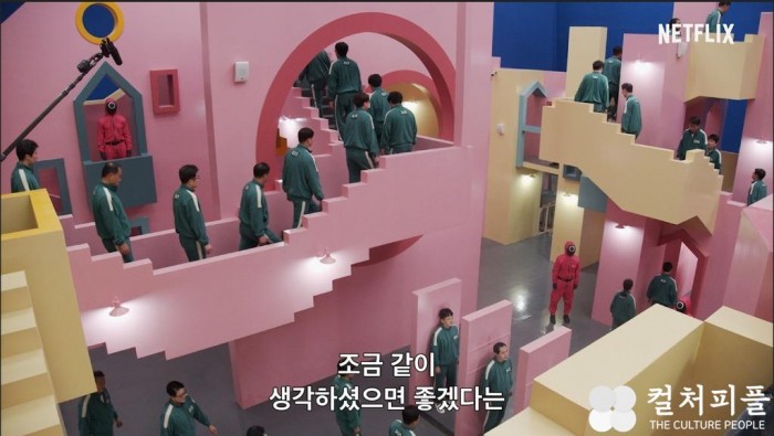 “오징어 게임에 오신 여러분, 환영합니다" 전 세계를 매혹시킨 <오징어 게임>의 압도적인