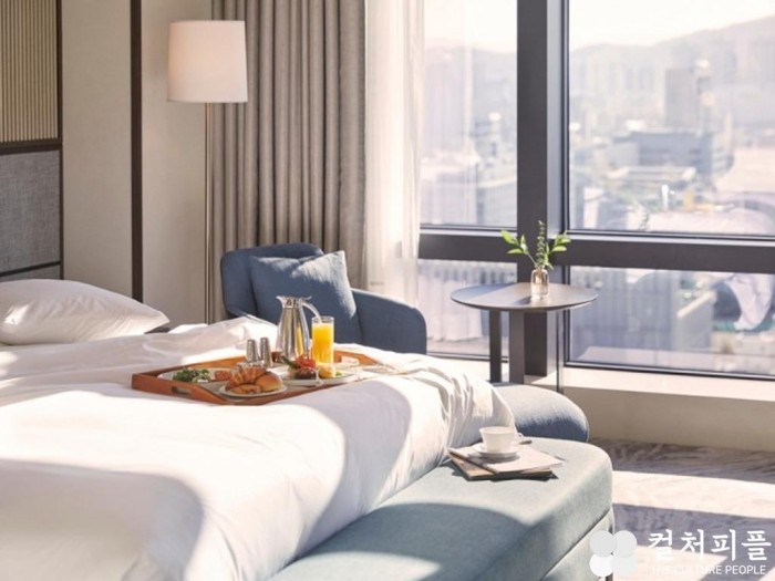 호텔업계, ‘룸콕 휴식’ 안심 강화...'인 룸 다이닝 서비스'로 호캉스족 공략