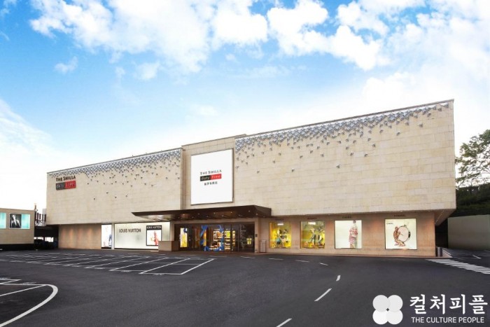 명품백 100원?...신라면세점, 최대 70% 할인하는 ‘주말 브랜드세일’