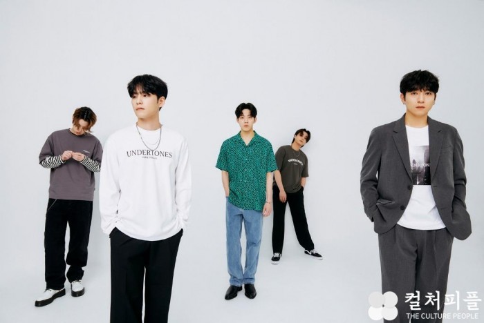 믿고 듣는 DAY6 음악, 스트릿 패션으로 탄생...'언더톤즈' 무신사 단독 론칭