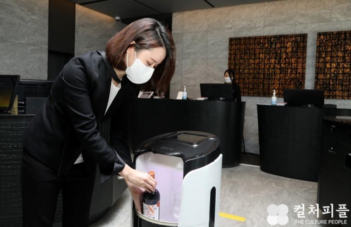 비대면 수요 확대에 호텔업계 ‘봇 서비스(Bot-service)’ ↔ 룸서비스 열풍