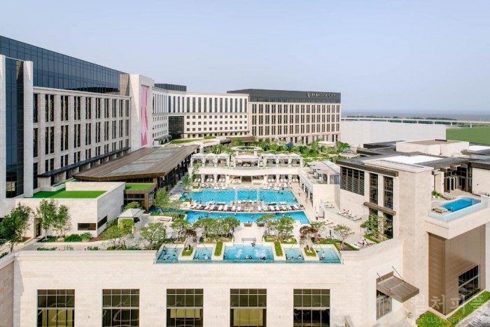 코로나19 장기화…호캉스의 이유 있는 진화, "호텔가 이색 상품 풍성"