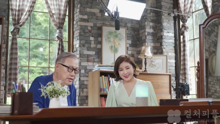 "당신의 삶을 빛나게 해줄 ‘NUGU opal’이어라~" SKT, 시니어 특화 AI 서비스