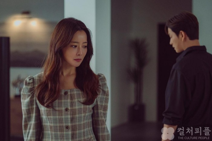 전 세계 사로잡은 K-드라마의 매운맛...블랙의 신부, N차 주행 부르는 미공개 스틸 공개