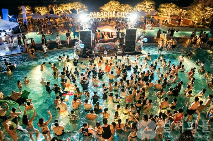 엔데믹 新여름휴가 트렌드 ‘플랙스(Flex+Relax)’가 뜬다!