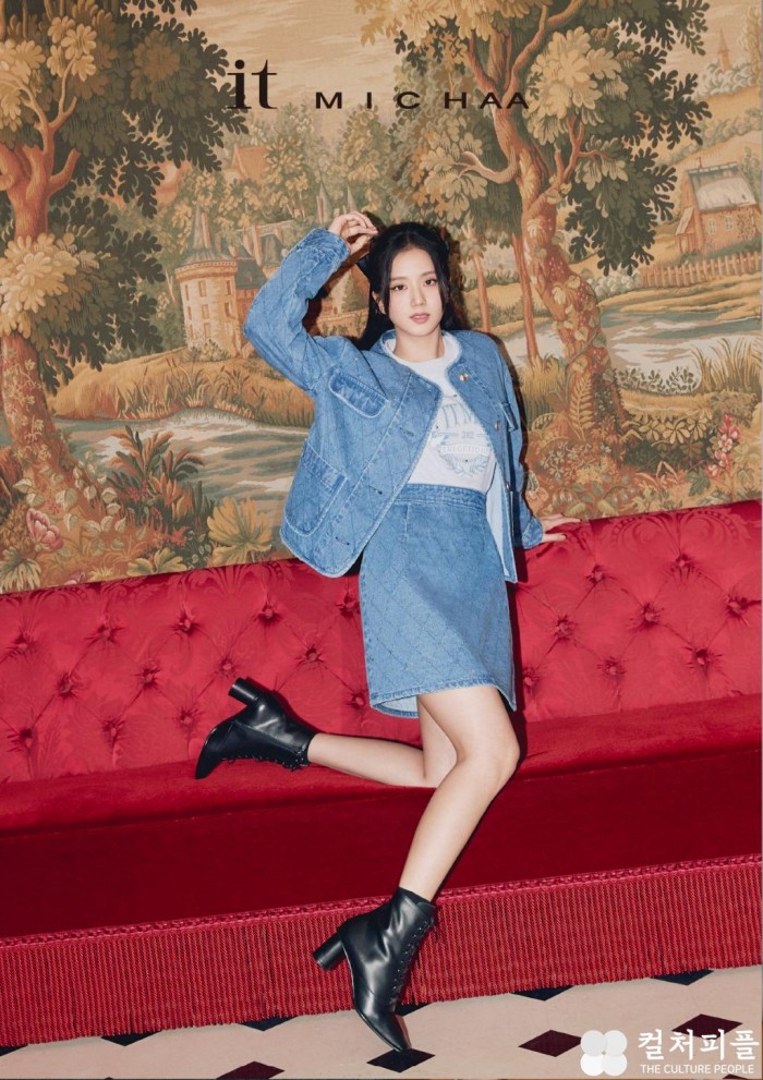 ‘it Michaa x JISOO’ 타임 트래블러 블랙핑크 지수의 가을 패션 이야기