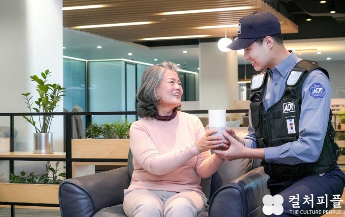 “아리아, 도와줘!” SKT, ‘누구 오팔 안심’으로 할머니 안전 “철통방어”