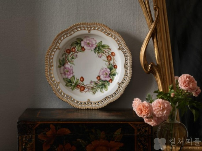 로얄코펜하겐, 덴마크 국보이자 뛰어난 공예술품 ‘플로라 다니카’ 230주년 기념 접시 출시