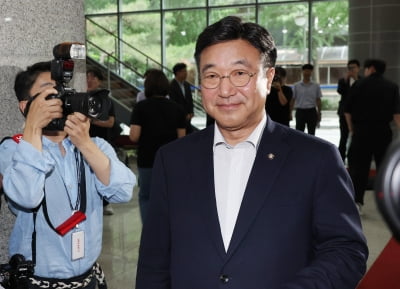 [포토] 윤호중 행안부 장관 후보자 첫 출근