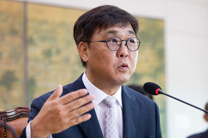 정책 질의는 뒷전… 최휘영 문체부 장관 후보자 청문회, 자녀 특혜 공방 계속