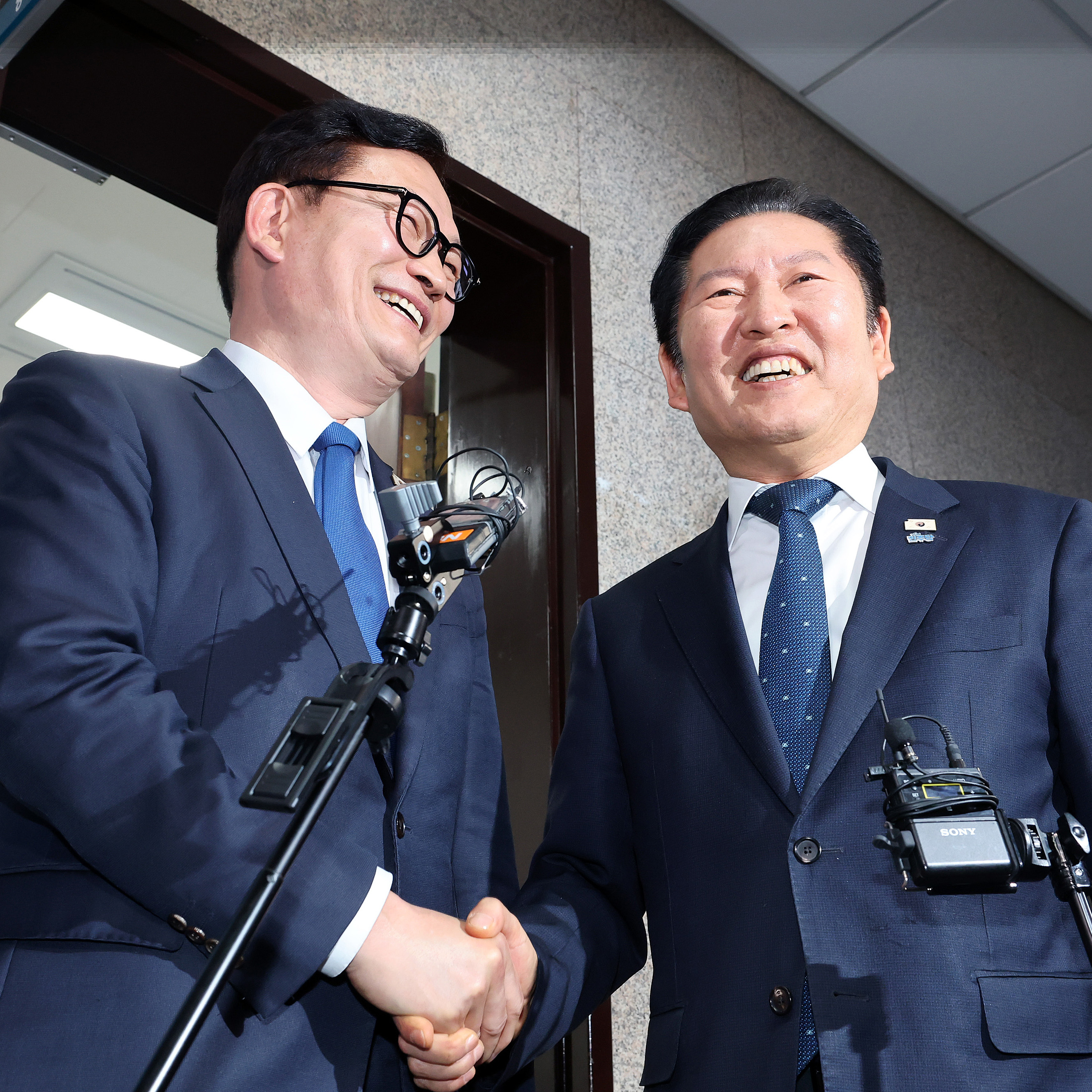 복당한 송영길, 배웅하는 정청래